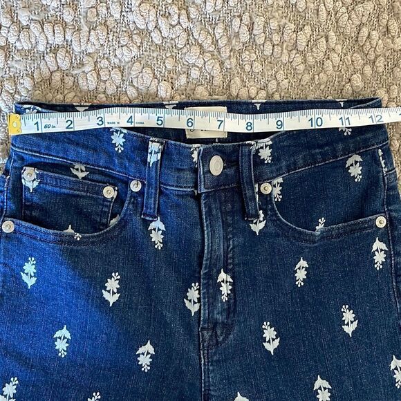 J. Crew. 9” High Rise Toothpick Jeans w/floral pattern. Size 25 - Picture 6 of 11